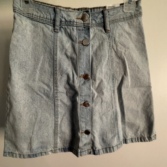 Button down mini Jean skirt - Picture 2 of 3